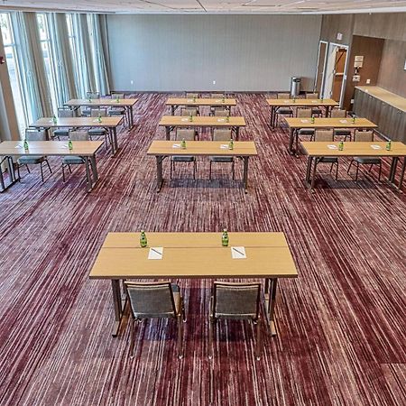 Courtyard By Marriott North Brunswick Hotel Ngoại thất bức ảnh