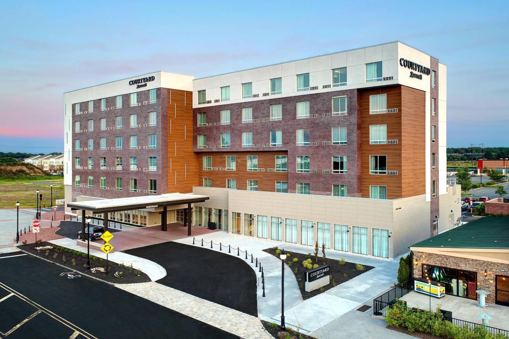 Courtyard By Marriott North Brunswick Hotel Ngoại thất bức ảnh
