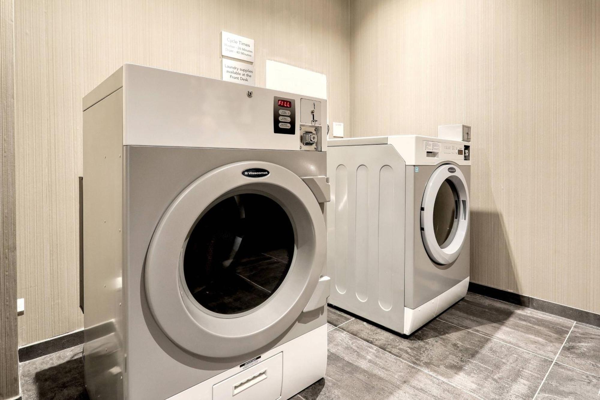 Courtyard By Marriott North Brunswick Hotel Ngoại thất bức ảnh