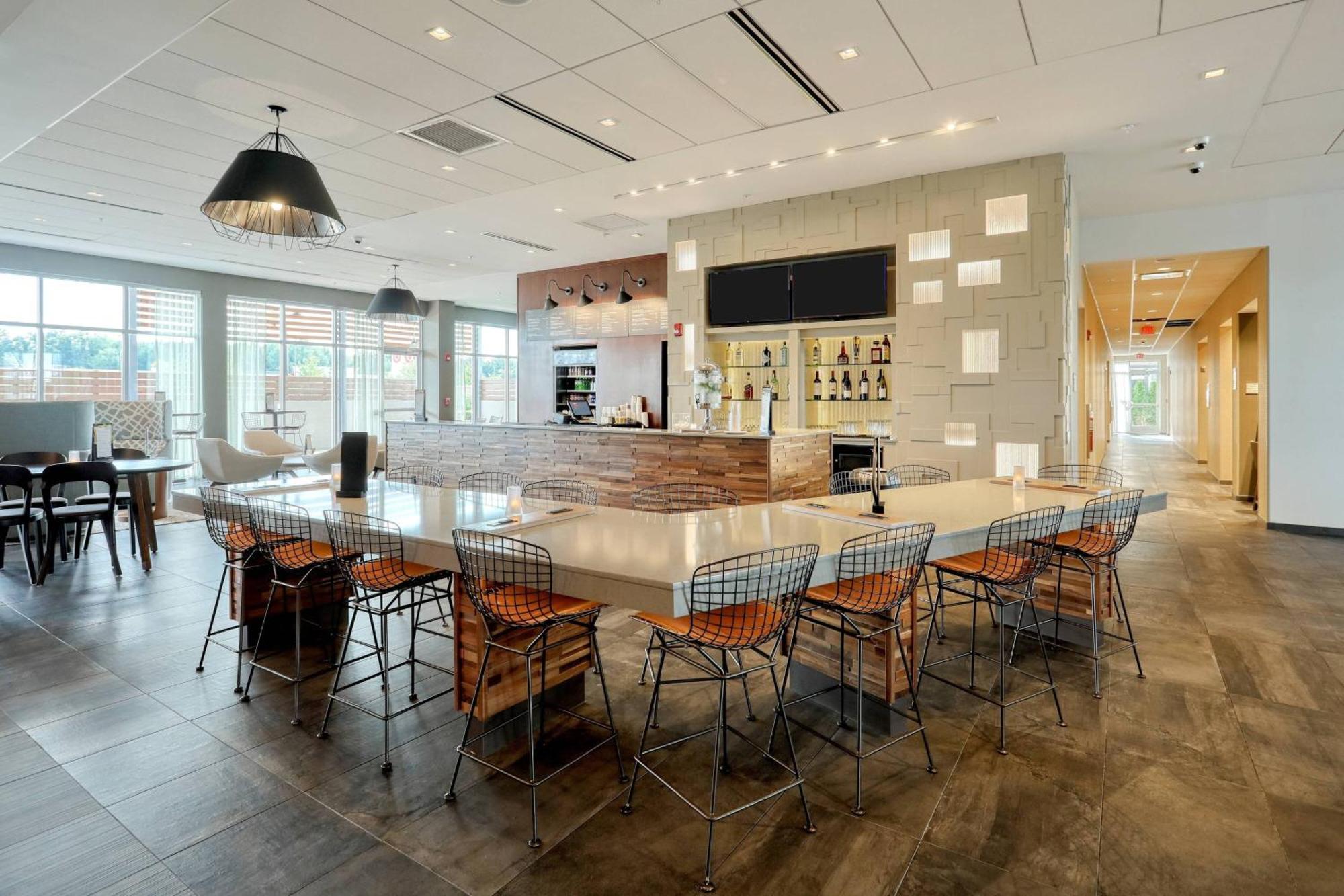 Courtyard By Marriott North Brunswick Hotel Ngoại thất bức ảnh