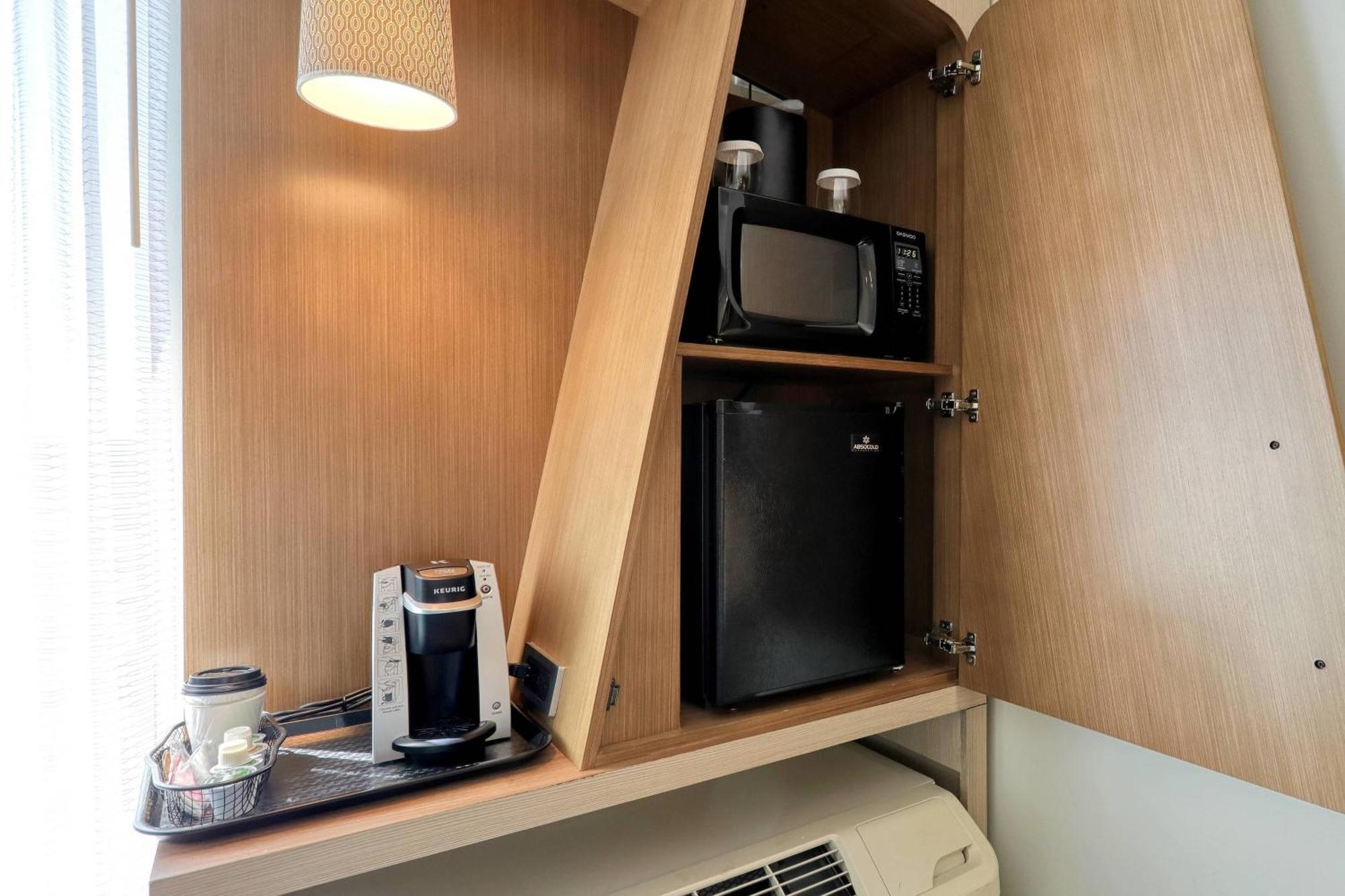 Courtyard By Marriott North Brunswick Hotel Ngoại thất bức ảnh