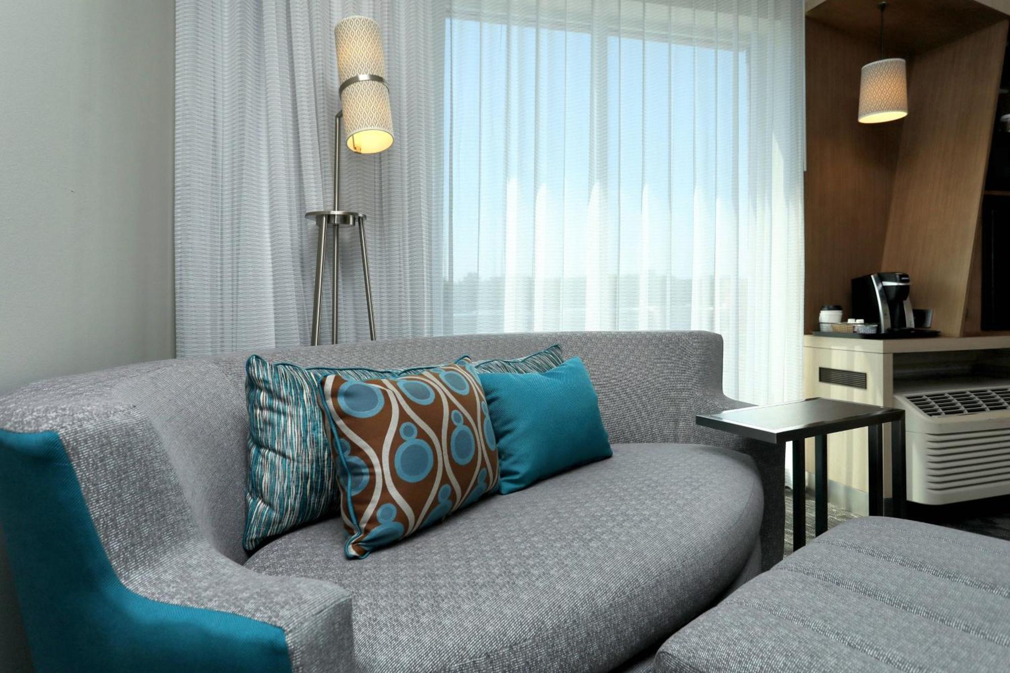 Courtyard By Marriott North Brunswick Hotel Ngoại thất bức ảnh