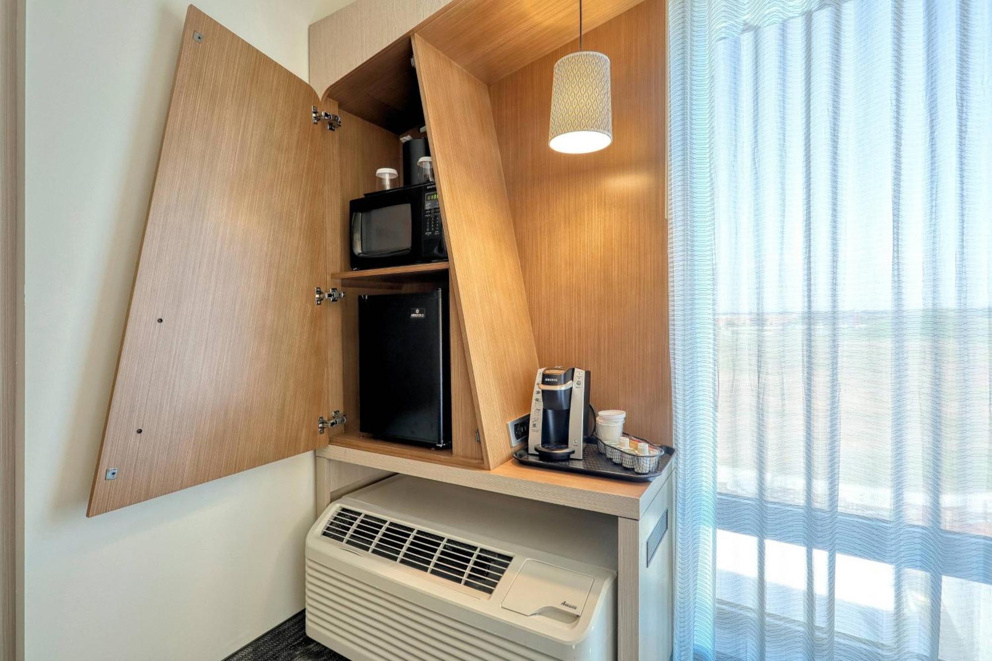 Courtyard By Marriott North Brunswick Hotel Ngoại thất bức ảnh