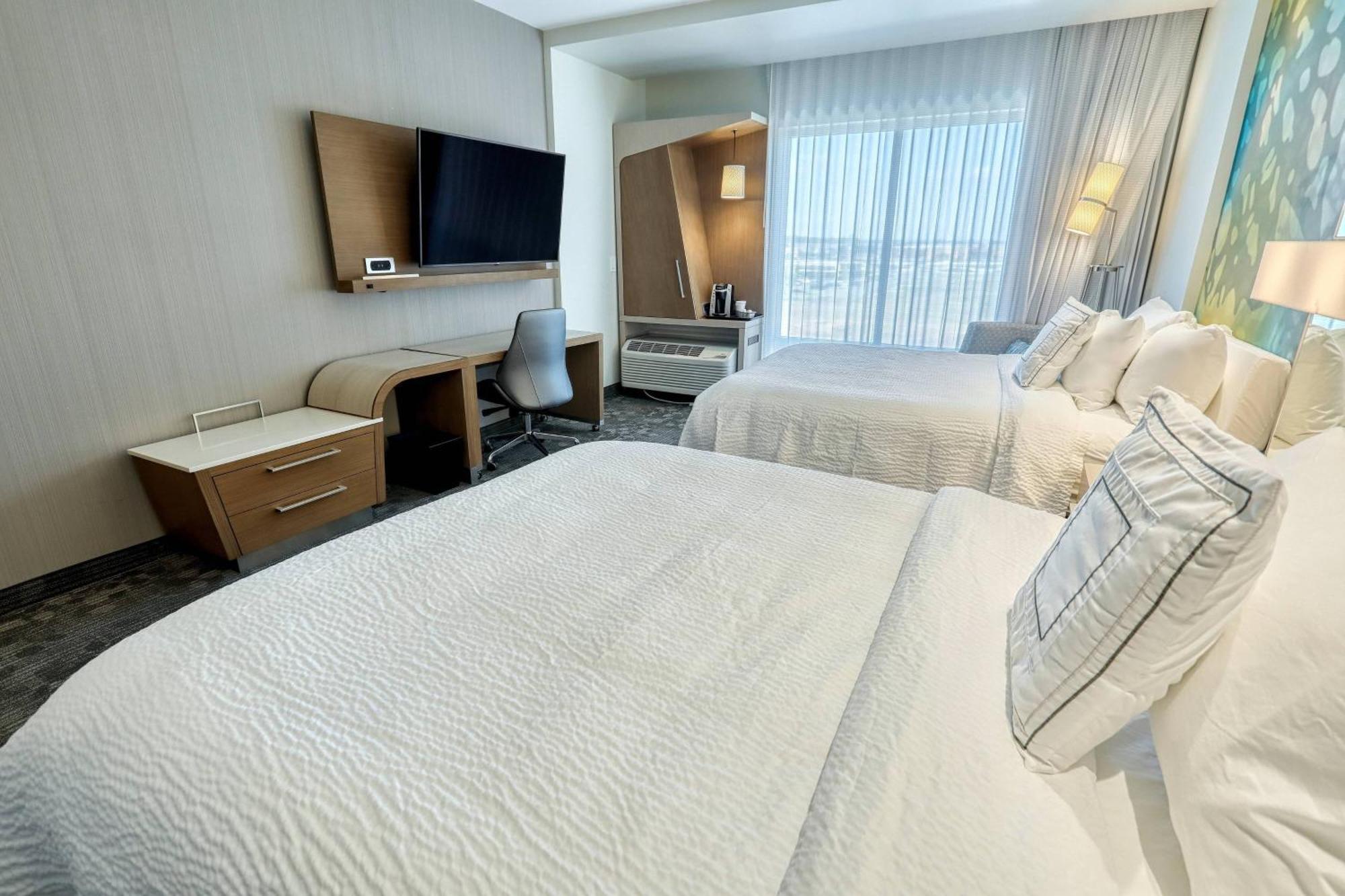 Courtyard By Marriott North Brunswick Hotel Ngoại thất bức ảnh