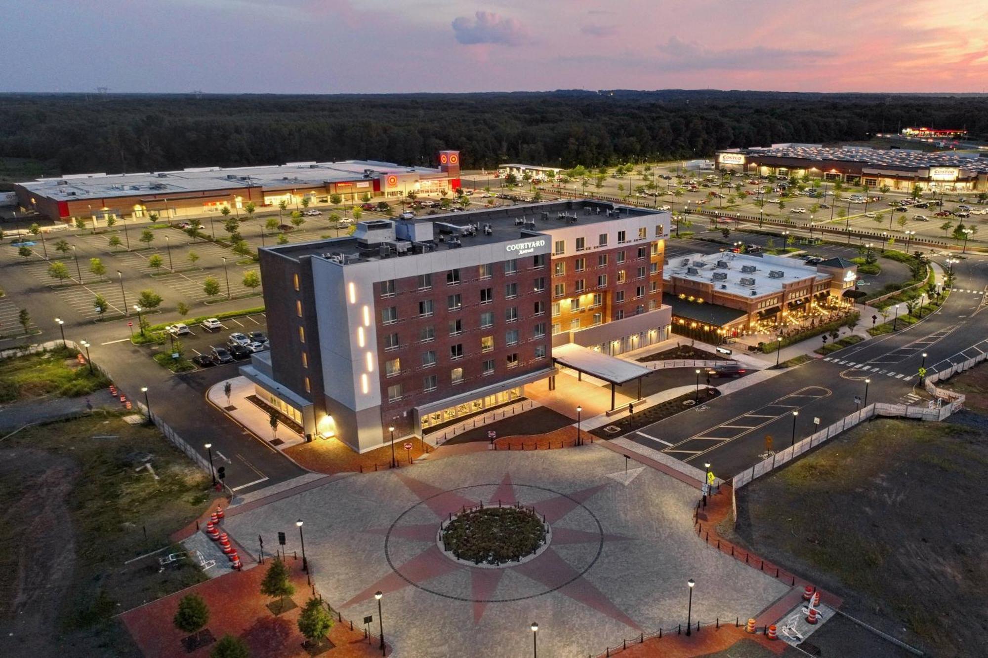 Courtyard By Marriott North Brunswick Hotel Ngoại thất bức ảnh